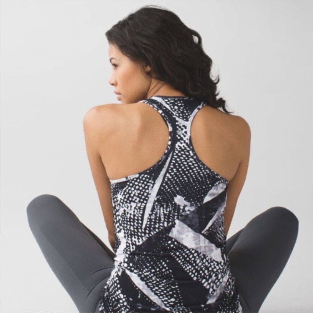 Lululemon gym tank black and white logo small